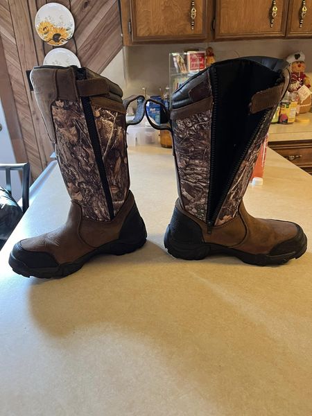 Magellan Snake hunting boots YOUTH size 6